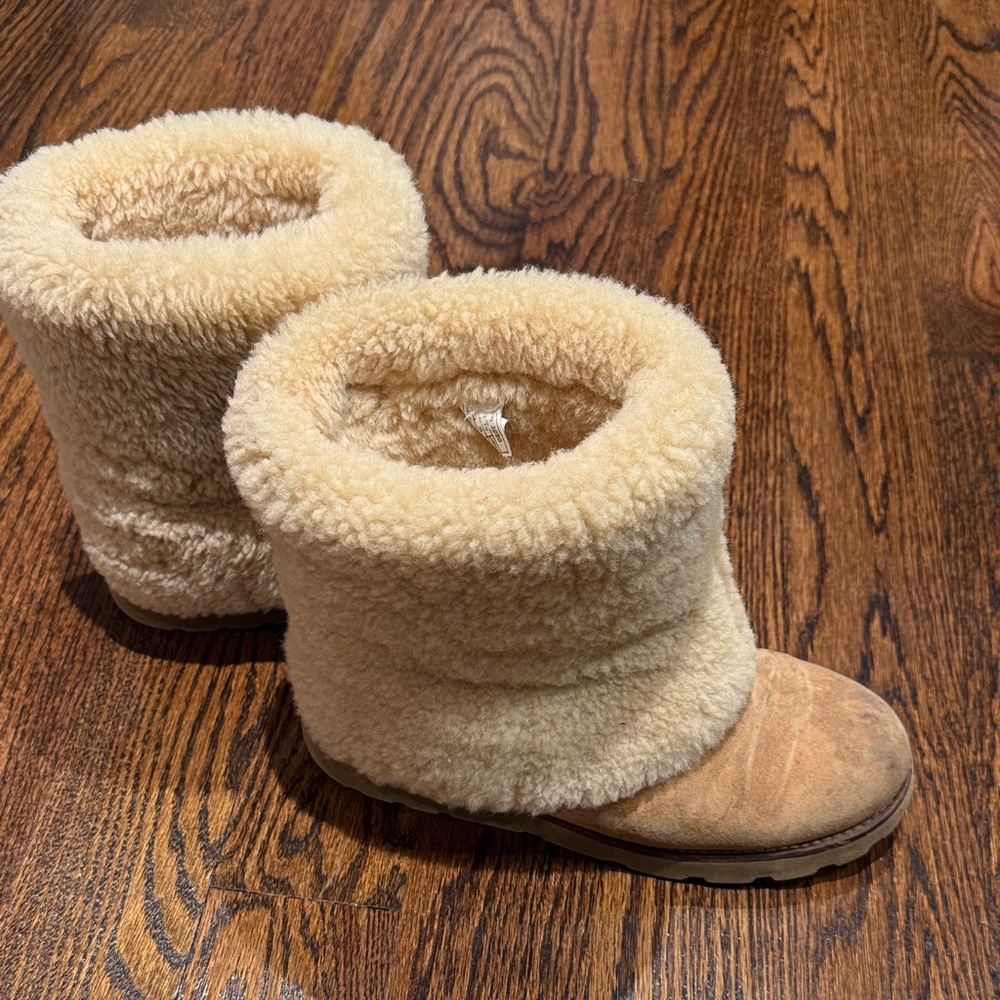 UGG Tan Shearling Boots - Picture 3 of 4
